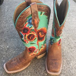 Women’s ariat boots